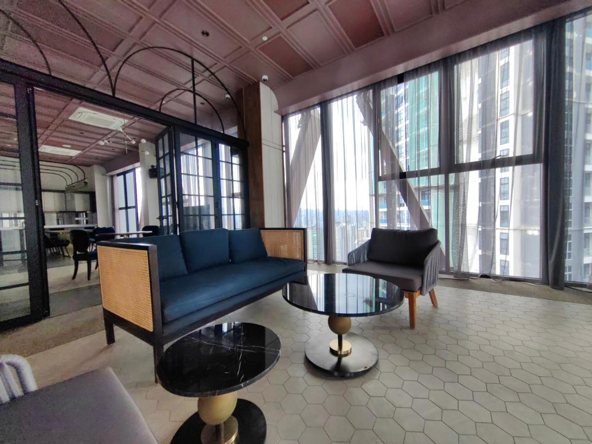 Scarletz Suites At Klcc By Veedu Hauz Kuala Lumpur Exteriör bild