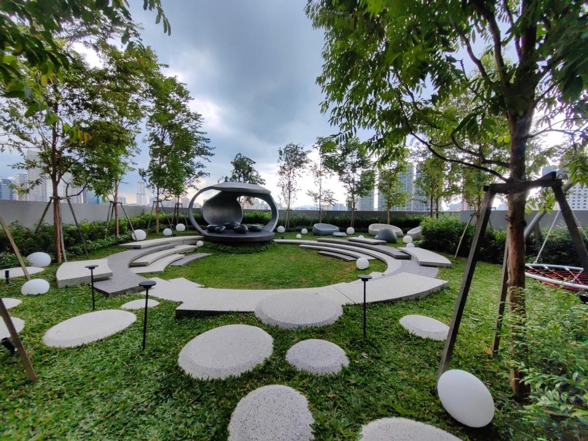 Scarletz Suites At Klcc By Veedu Hauz Kuala Lumpur Exteriör bild